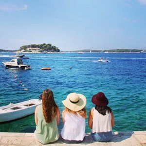 Meet your Posher, Caroline